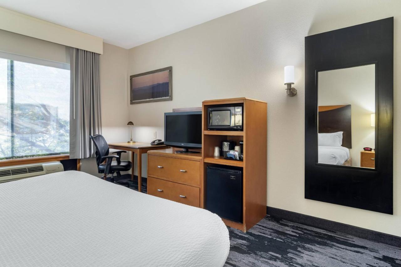 Fairfield Inn & Suites By Marriott Commerce Bagian luar foto