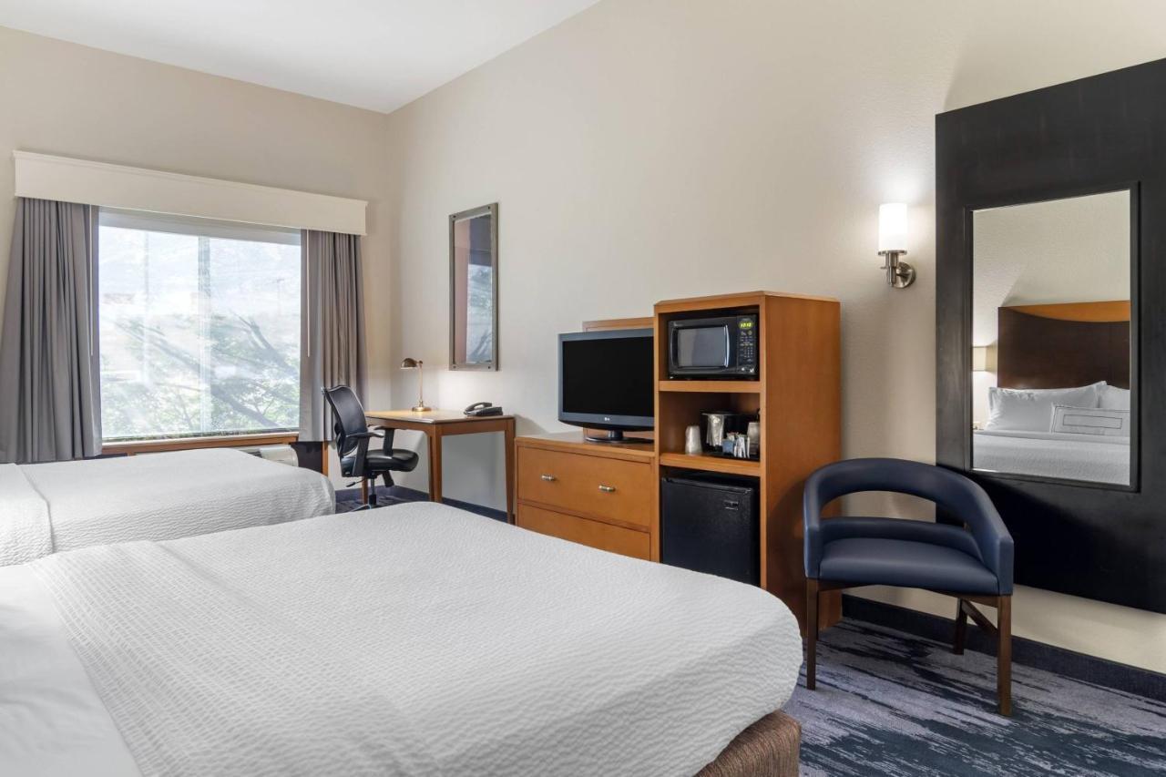 Fairfield Inn & Suites By Marriott Commerce Bagian luar foto