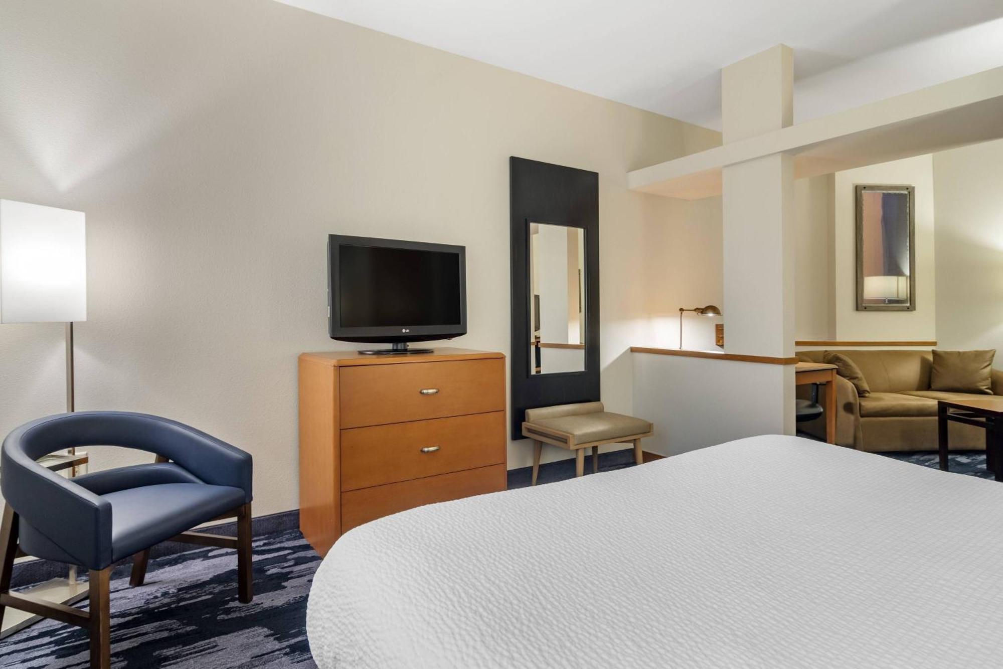 Fairfield Inn & Suites By Marriott Commerce Bagian luar foto