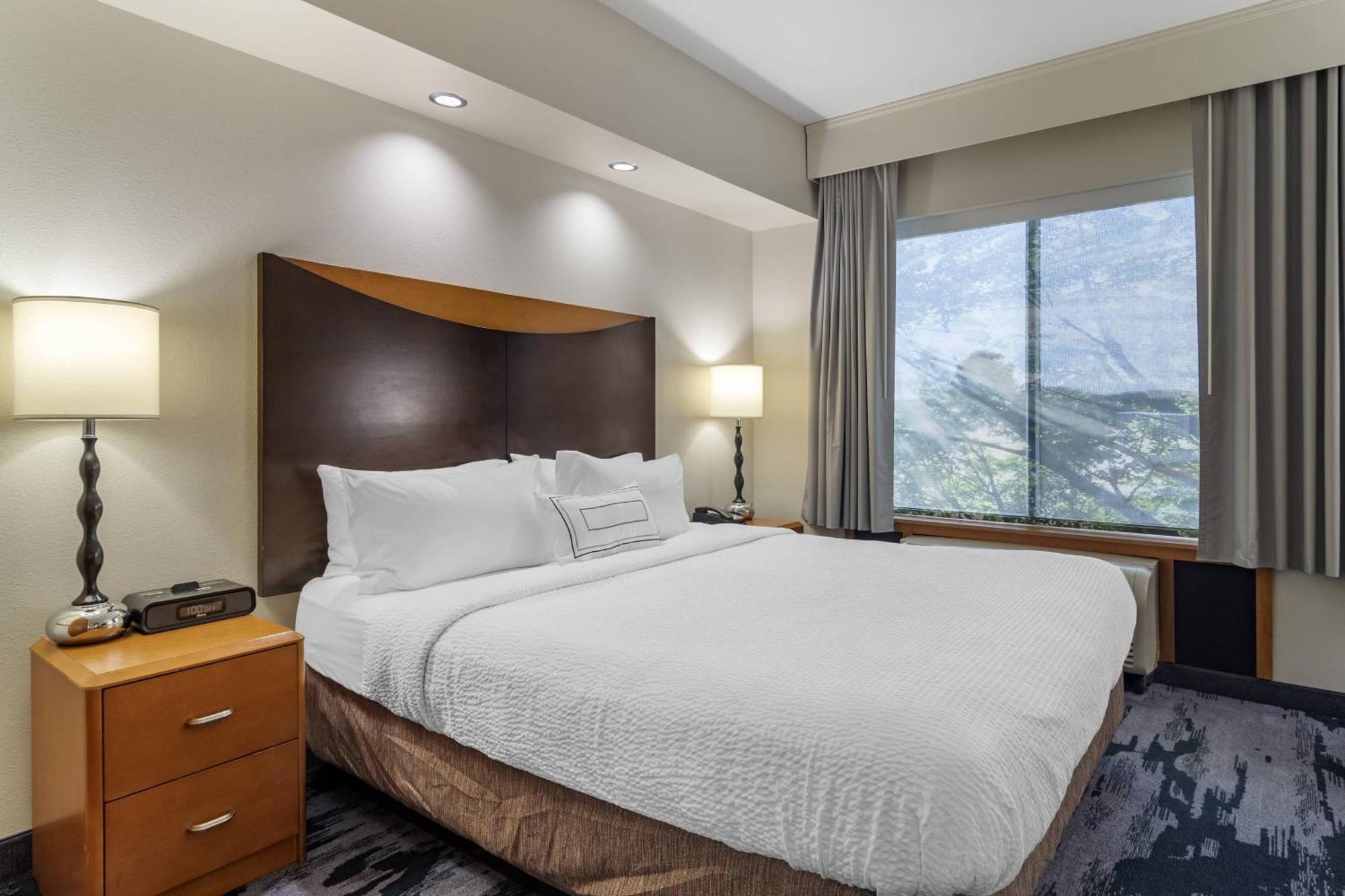 Fairfield Inn & Suites By Marriott Commerce Bagian luar foto