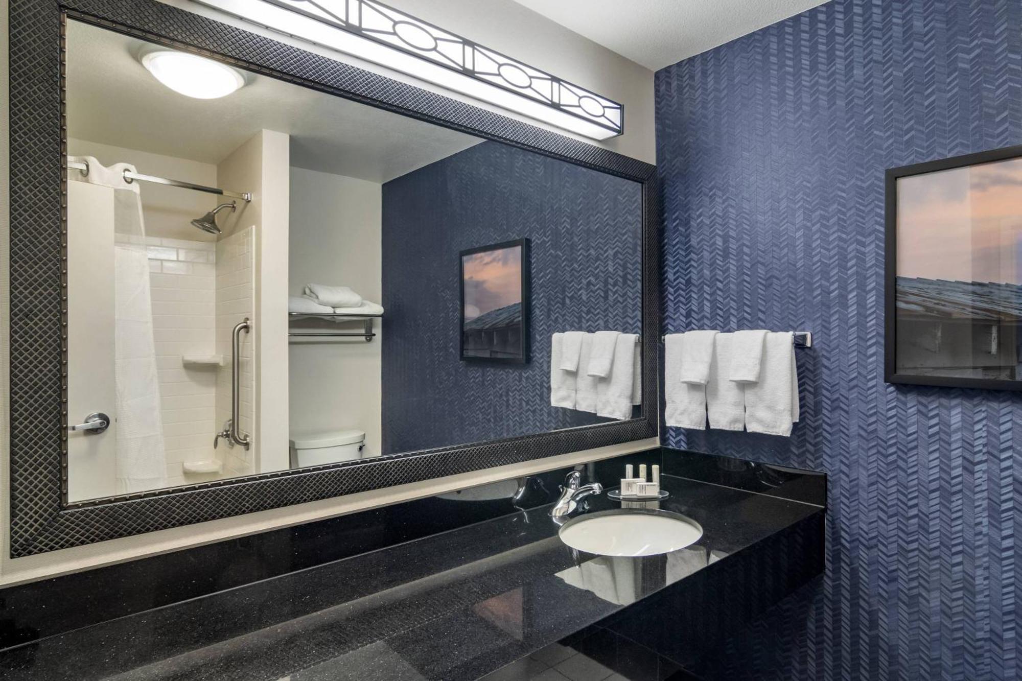 Fairfield Inn & Suites By Marriott Commerce Bagian luar foto