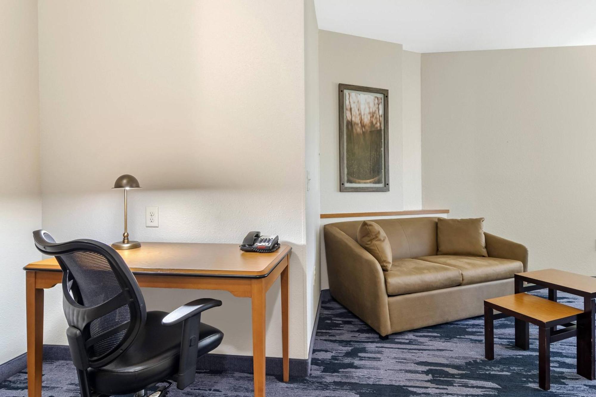 Fairfield Inn & Suites By Marriott Commerce Bagian luar foto