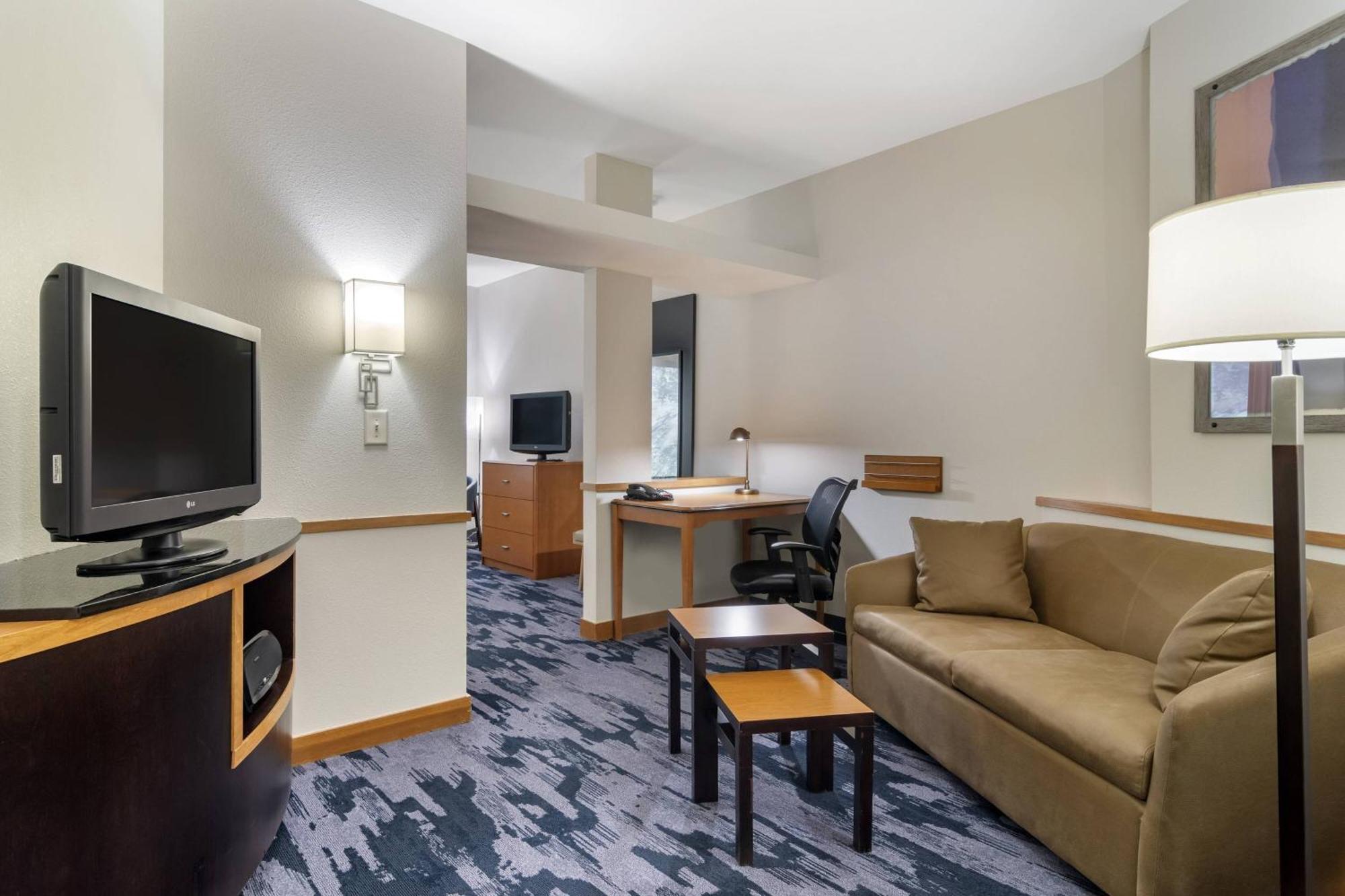 Fairfield Inn & Suites By Marriott Commerce Bagian luar foto
