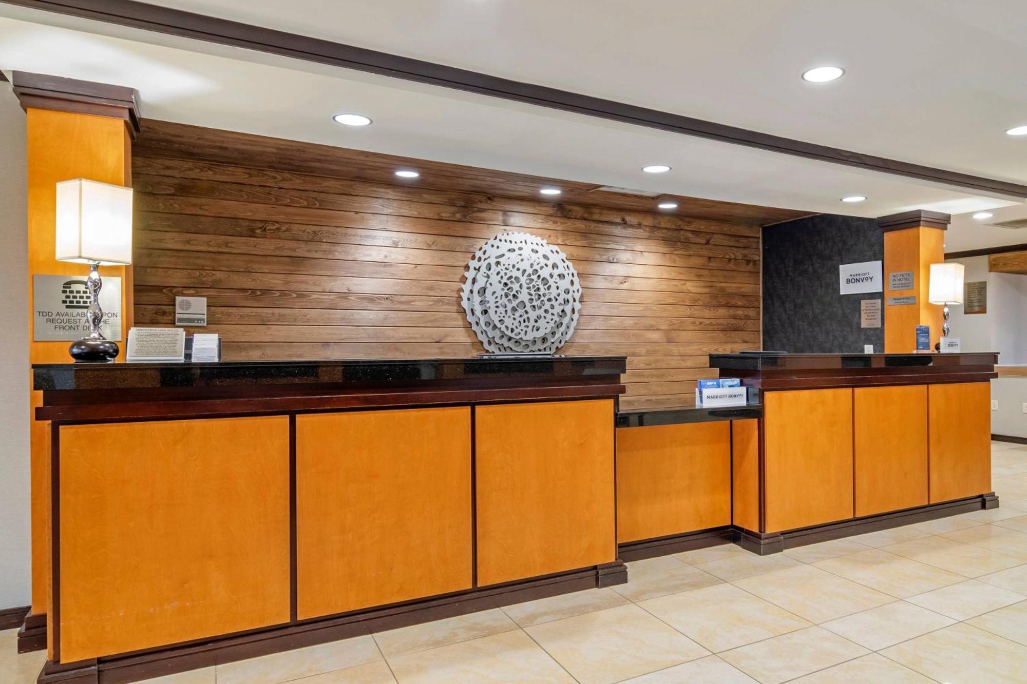 Fairfield Inn & Suites By Marriott Commerce Bagian luar foto