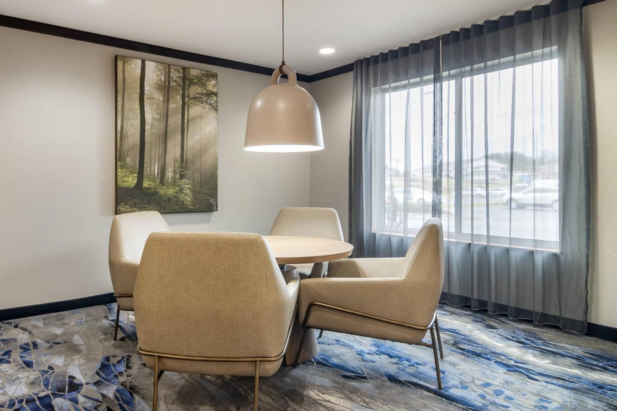 Fairfield Inn & Suites By Marriott Commerce Bagian luar foto