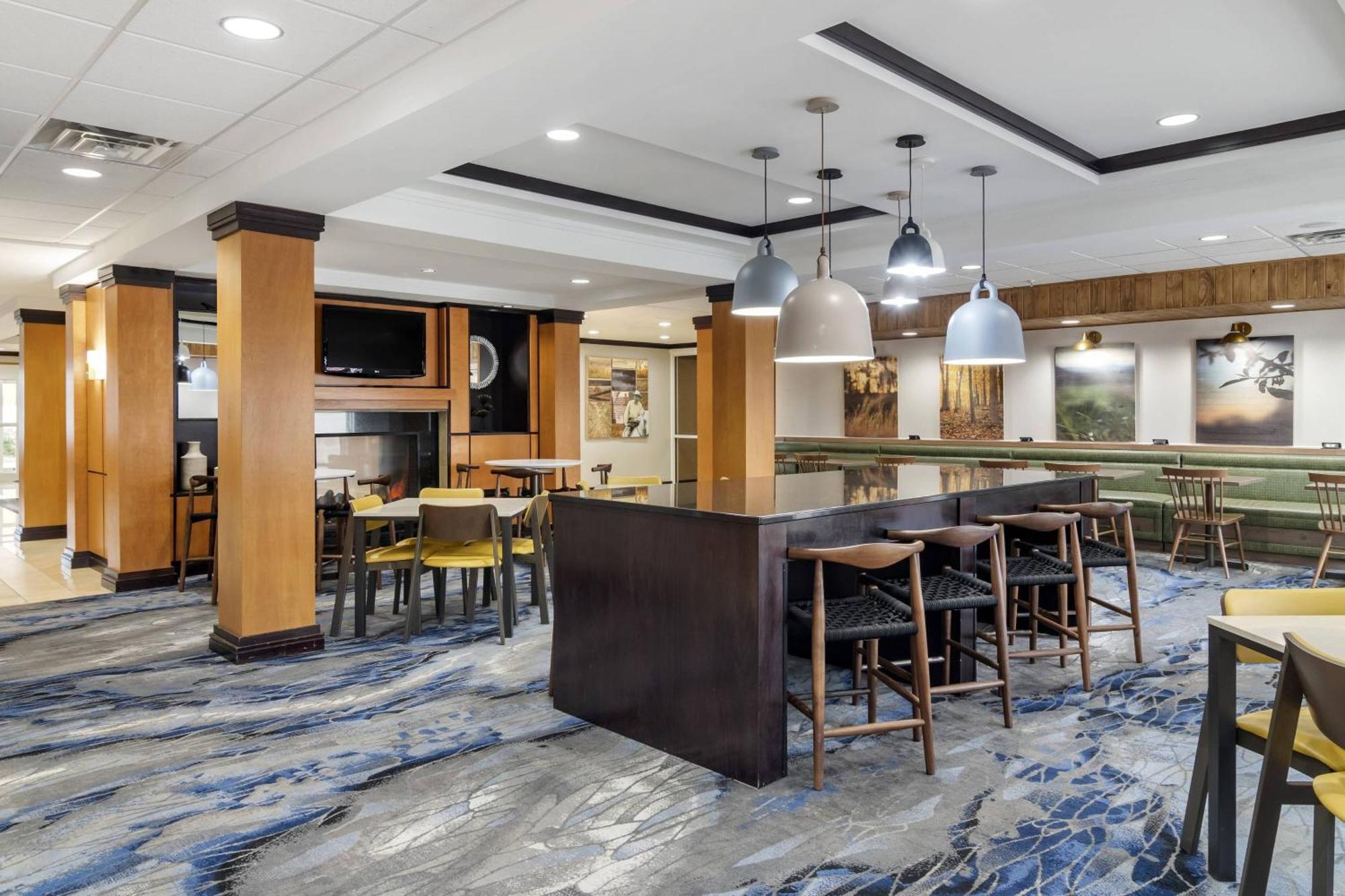 Fairfield Inn & Suites By Marriott Commerce Bagian luar foto