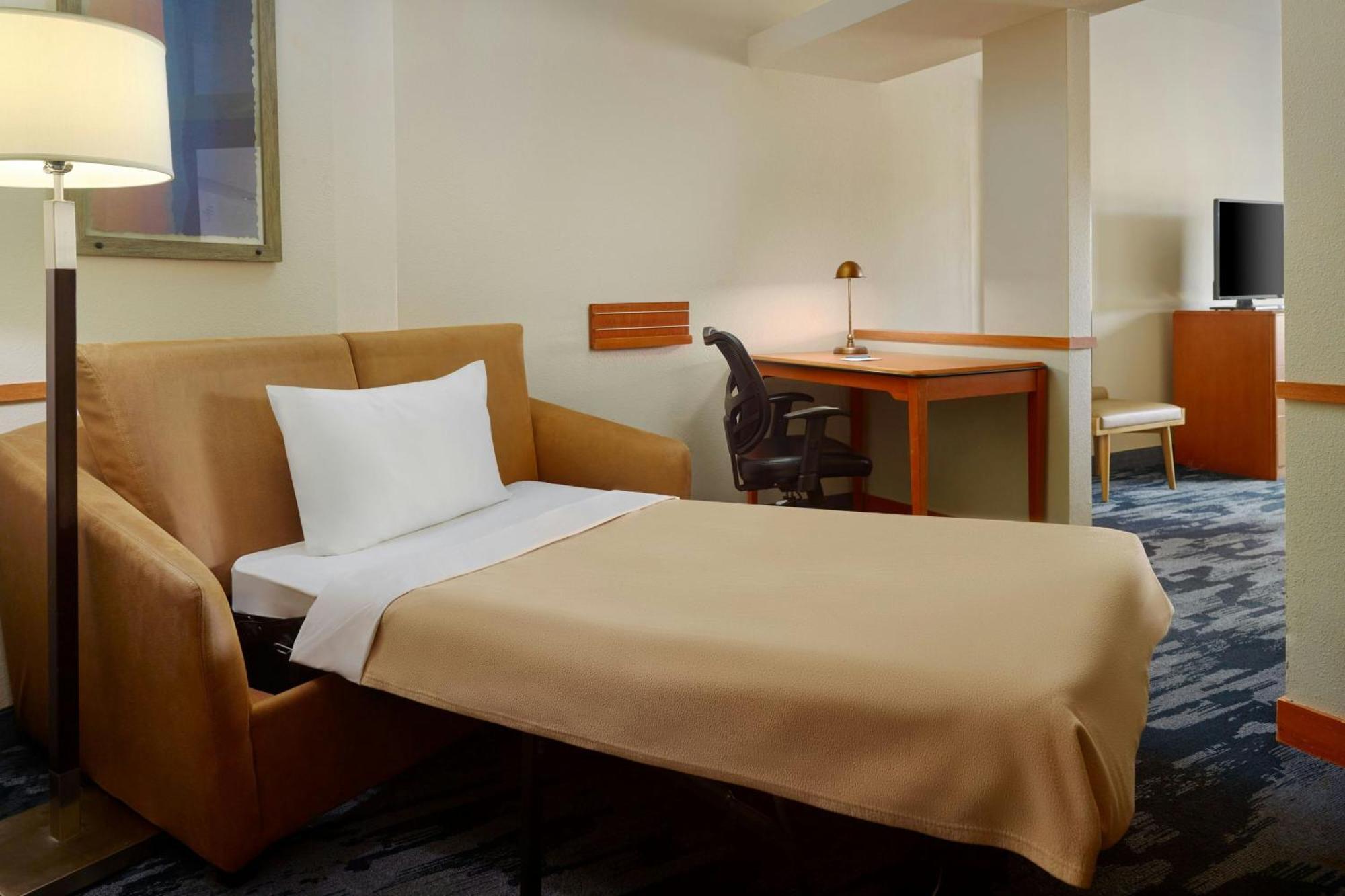 Fairfield Inn & Suites By Marriott Commerce Bagian luar foto