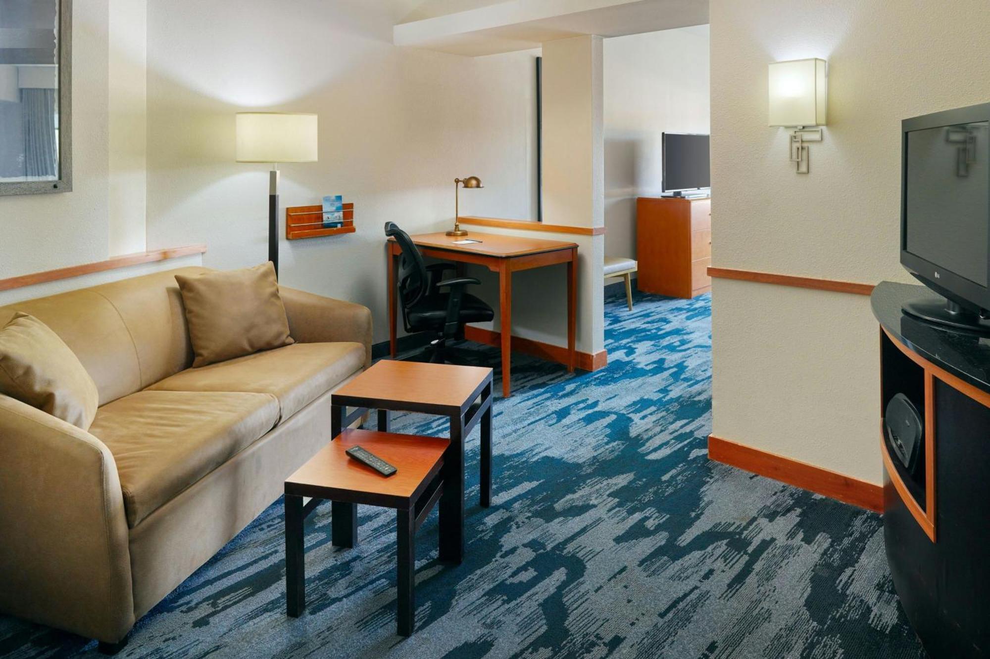 Fairfield Inn & Suites By Marriott Commerce Bagian luar foto