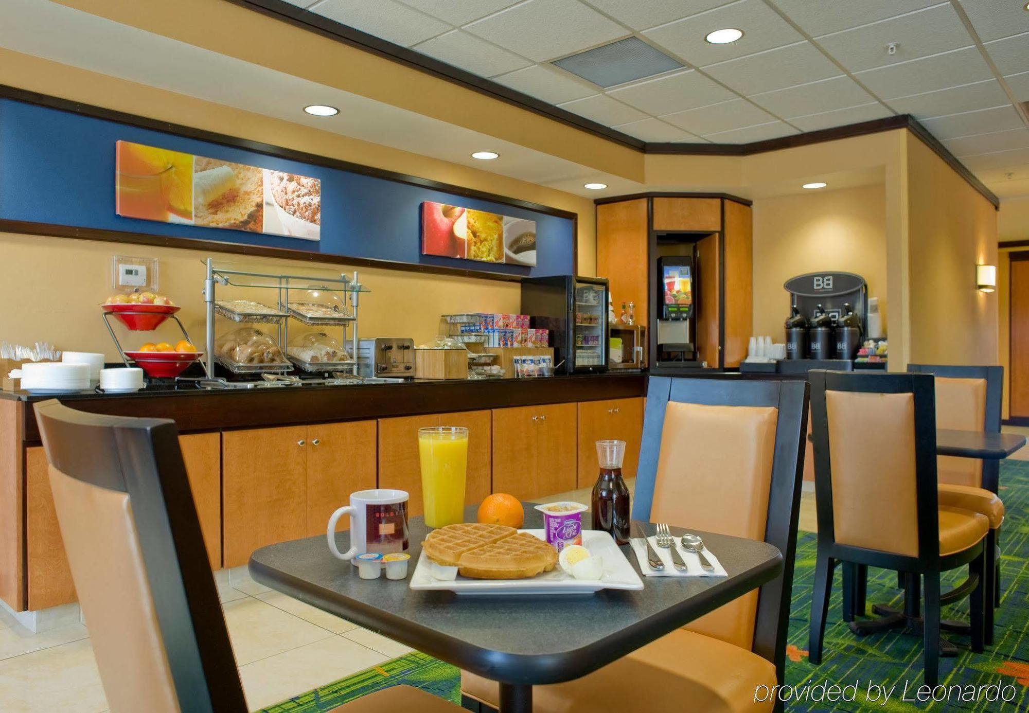 Fairfield Inn & Suites By Marriott Commerce Restoran foto