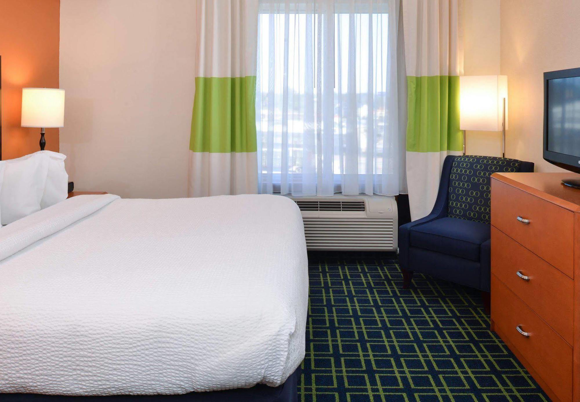 Fairfield Inn & Suites By Marriott Commerce Bagian luar foto